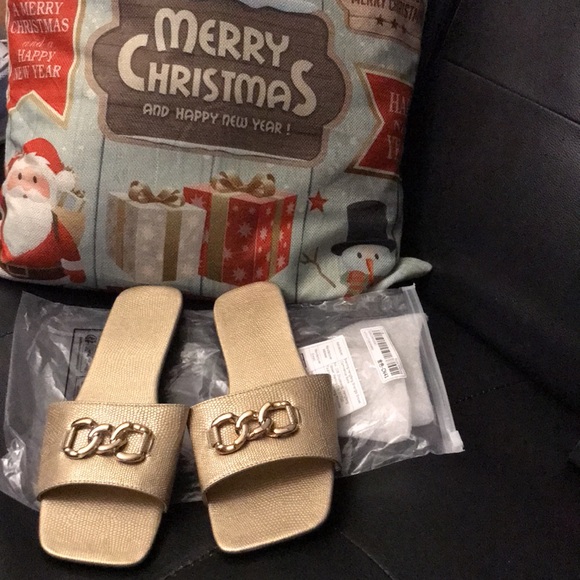 Gold Chain Embellished Slides - Picture 4 of 11